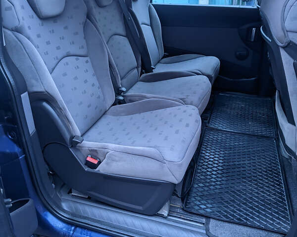 Синий Пежо 807, объемом двигателя 2 л и пробегом 303 тыс. км за 5300 $, фото 14 на Automoto.ua