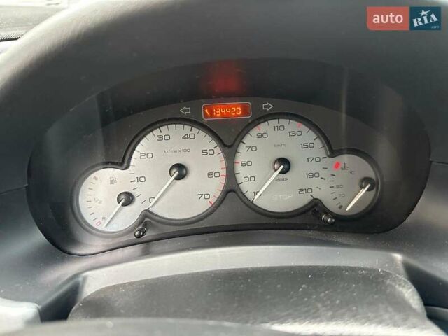 Зеленый Пежо 807, объемом двигателя 1.6 л и пробегом 137 тыс. км за 5000 $, фото 3 на Automoto.ua