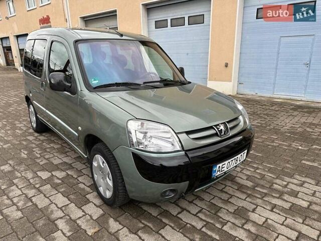 Зеленый Пежо 807, объемом двигателя 1.6 л и пробегом 137 тыс. км за 5000 $, фото 5 на Automoto.ua