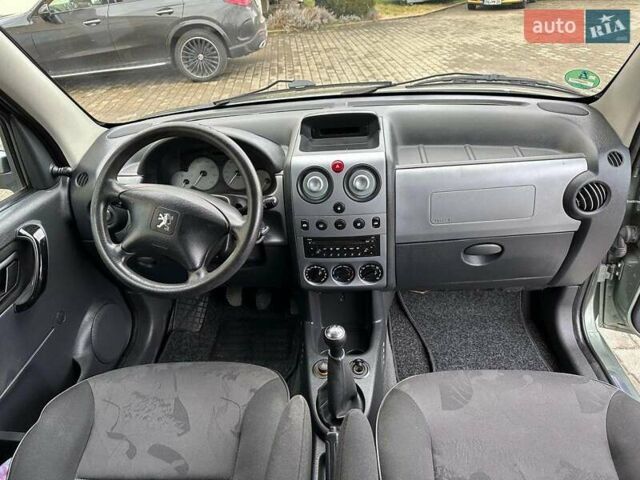 Зеленый Пежо 807, объемом двигателя 1.6 л и пробегом 137 тыс. км за 5000 $, фото 2 на Automoto.ua