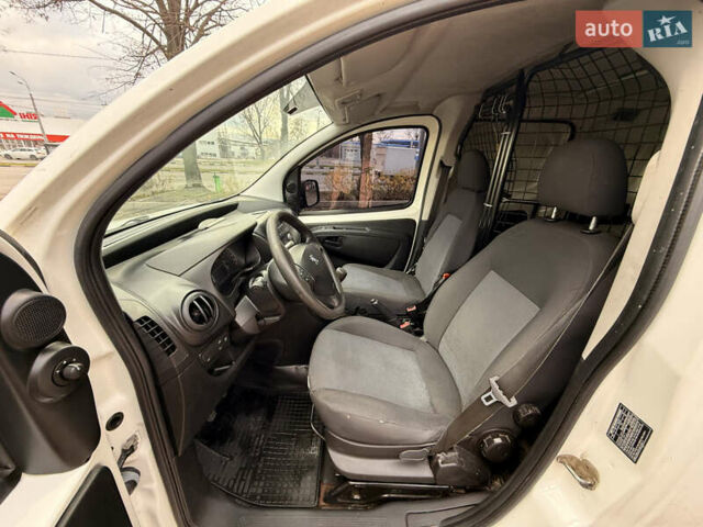 Белый Пежо Биппер груз.-пасс., объемом двигателя 1.25 л и пробегом 241 тыс. км за 3799 $, фото 28 на Automoto.ua