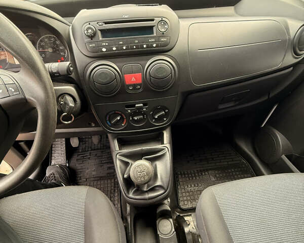 Білий Пежо Біппер вант.-пас., об'ємом двигуна 1.25 л та пробігом 241 тис. км за 3800 $, фото 24 на Automoto.ua