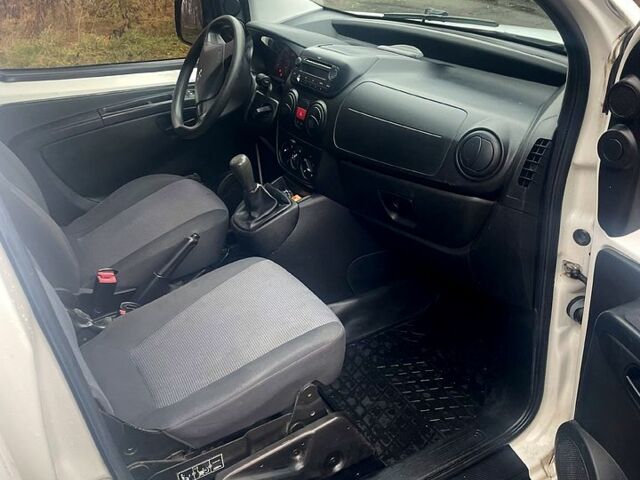 Білий Пежо Біппер вант.-пас., об'ємом двигуна 1.2 л та пробігом 120 тис. км за 4600 $, фото 2 на Automoto.ua