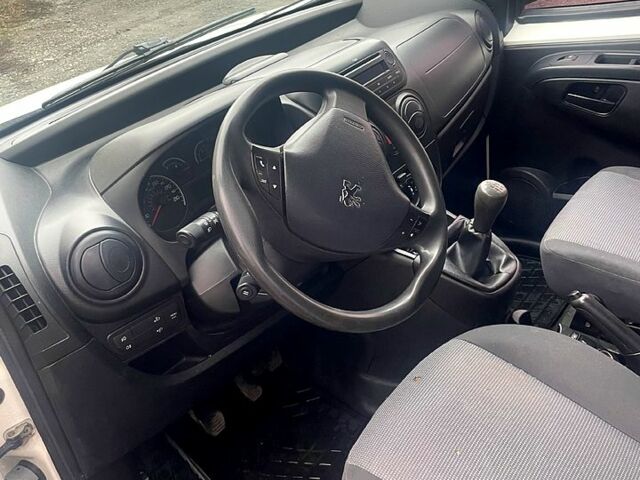 Білий Пежо Біппер вант.-пас., об'ємом двигуна 1.2 л та пробігом 120 тис. км за 4600 $, фото 3 на Automoto.ua