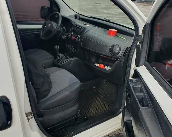 Белый Пежо Биппер груз.-пасс., объемом двигателя 1.2 л и пробегом 216 тыс. км за 4000 $, фото 2 на Automoto.ua