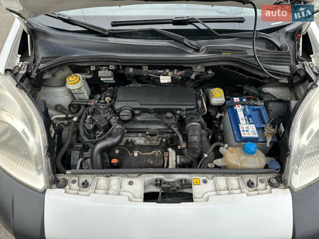 Білий Пежо Біппер вант.-пас., об'ємом двигуна 1.4 л та пробігом 270 тис. км за 3999 $, фото 7 на Automoto.ua