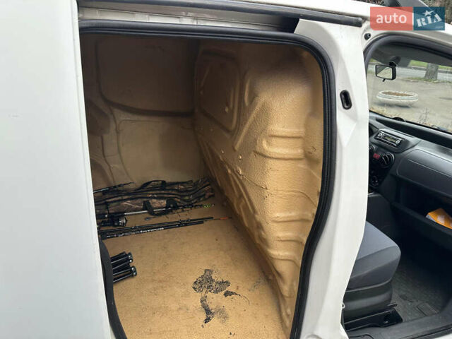 Білий Пежо Біппер вант.-пас., об'ємом двигуна 1.4 л та пробігом 270 тис. км за 3999 $, фото 12 на Automoto.ua
