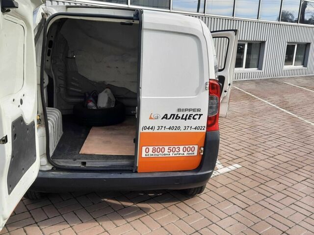 Белый Пежо Биппер груз.-пасс., объемом двигателя 1.4 л и пробегом 130 тыс. км за 4287 $, фото 2 на Automoto.ua
