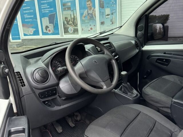 Білий Пежо Біппер вант.-пас., об'ємом двигуна 1.4 л та пробігом 220 тис. км за 2900 $, фото 8 на Automoto.ua