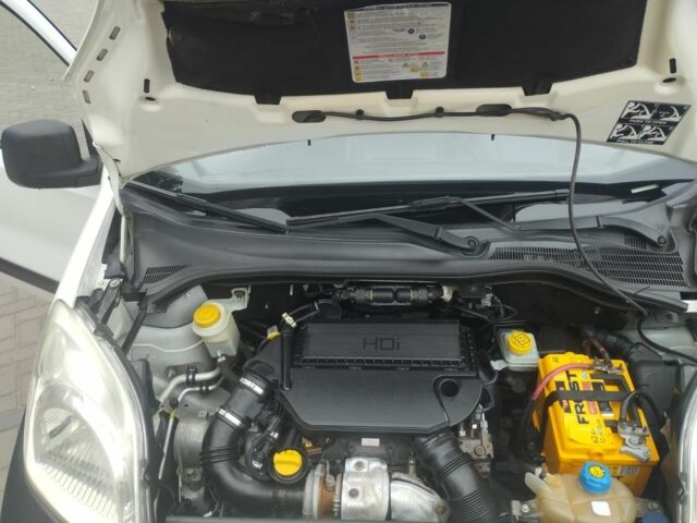 Пежо Биппер груз.-пасс. 2012 в Запорожье на Automoto.ua Белый Пежо Биппер груз.-пасс., объемом двигателя 1.2 л и пробегом 291 тыс. км за 6199 $, фото 6 на Automoto.ua