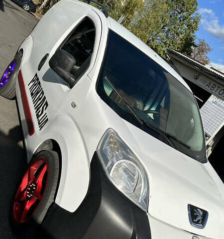 Белый Пежо Биппер груз.-пасс., объемом двигателя 1.4 л и пробегом 387 тыс. км за 4500 $, фото 3 на Automoto.ua