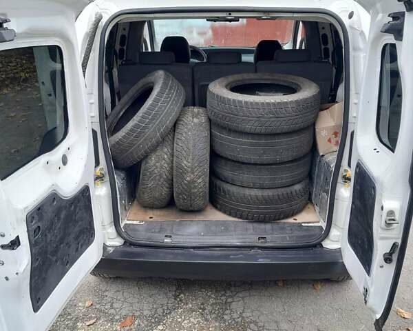 Білий Пежо Біппер вант.-пас., об'ємом двигуна 1.4 л та пробігом 328 тис. км за 4500 $, фото 20 на Automoto.ua