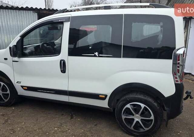 Белый Пежо Биппер груз.-пасс., объемом двигателя 1.36 л и пробегом 300 тыс. км за 4600 $, фото 2 на Automoto.ua