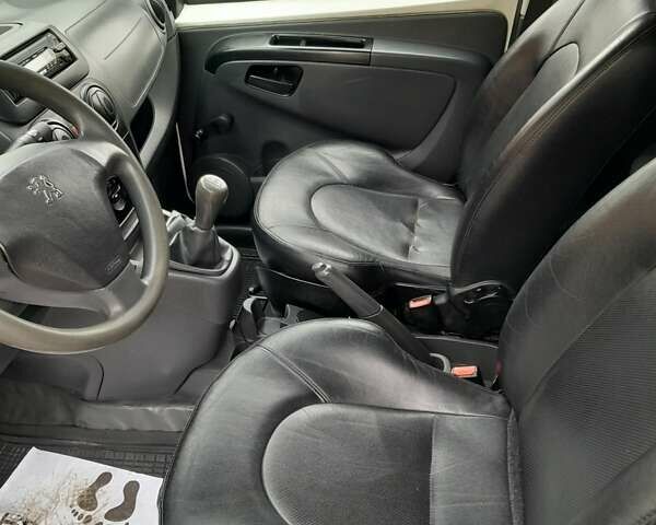 Білий Пежо Біппер вант.-пас., об'ємом двигуна 1.4 л та пробігом 328 тис. км за 4500 $, фото 3 на Automoto.ua