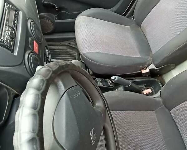 Белый Пежо Биппер груз.-пасс., объемом двигателя 1.4 л и пробегом 300 тыс. км за 3500 $, фото 2 на Automoto.ua