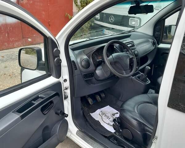 Білий Пежо Біппер вант.-пас., об'ємом двигуна 1.4 л та пробігом 328 тис. км за 4500 $, фото 2 на Automoto.ua