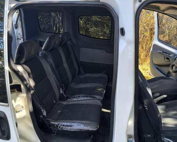 Білий Пежо Біппер вант.-пас., об'ємом двигуна 1.4 л та пробігом 395 тис. км за 3600 $, фото 7 на Automoto.ua