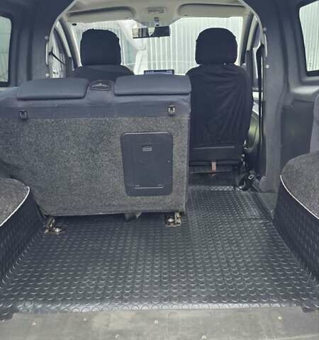 Белый Пежо Биппер груз.-пасс., объемом двигателя 1.36 л и пробегом 300 тыс. км за 4600 $, фото 6 на Automoto.ua