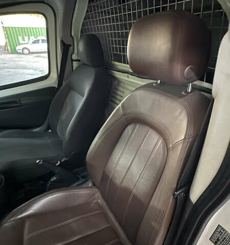 Белый Пежо Биппер груз.-пасс., объемом двигателя 1.4 л и пробегом 387 тыс. км за 4500 $, фото 1 на Automoto.ua