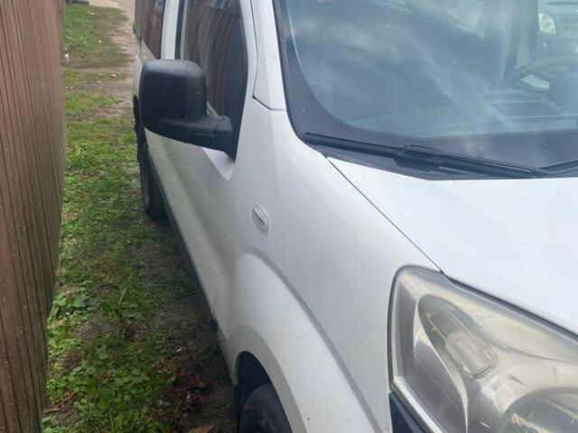 Белый Пежо Биппер груз.-пасс., объемом двигателя 1.4 л и пробегом 250 тыс. км за 4000 $, фото 3 на Automoto.ua