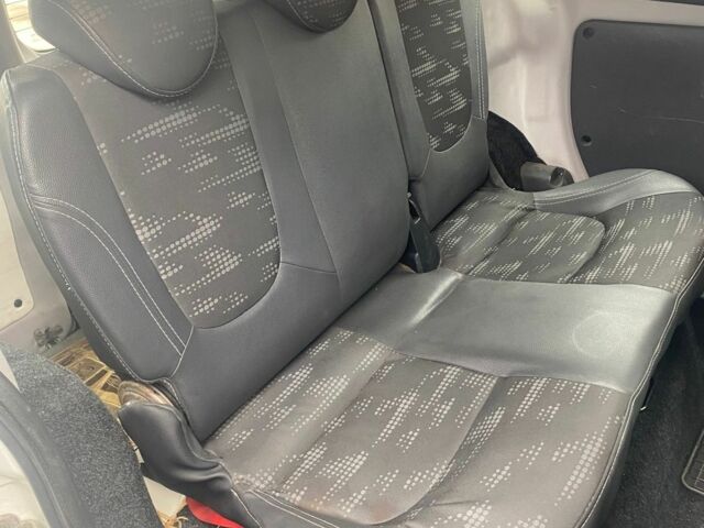 Белый Пежо Биппер груз.-пасс., объемом двигателя 1.4 л и пробегом 250 тыс. км за 4000 $, фото 4 на Automoto.ua