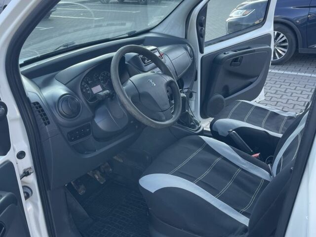 Білий Пежо Біппер вант.-пас., об'ємом двигуна 1.4 л та пробігом 268 тис. км за 4200 $, фото 3 на Automoto.ua