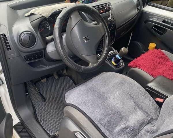 Білий Пежо Біппер вант.-пас., об'ємом двигуна 1.4 л та пробігом 306 тис. км за 4300 $, фото 5 на Automoto.ua