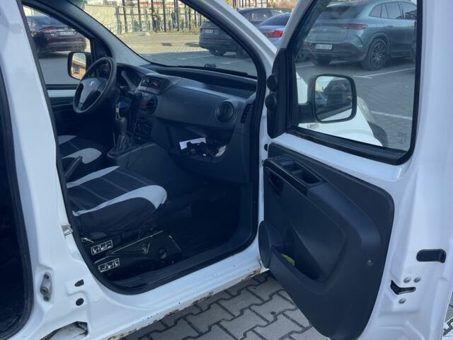 Білий Пежо Біппер вант.-пас., об'ємом двигуна 1.4 л та пробігом 268 тис. км за 4200 $, фото 5 на Automoto.ua