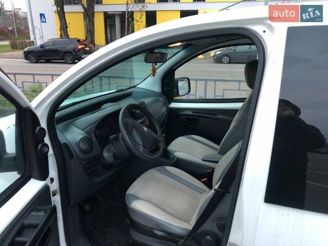 Білий Пежо Біппер вант.-пас., об'ємом двигуна 1.4 л та пробігом 230 тис. км за 4900 $, фото 2 на Automoto.ua