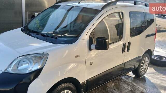 Белый Пежо Биппер груз.-пасс., объемом двигателя 1.4 л и пробегом 275 тыс. км за 5500 $, фото 2 на Automoto.ua