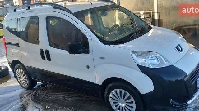 Белый Пежо Биппер груз.-пасс., объемом двигателя 1.4 л и пробегом 275 тыс. км за 5500 $, фото 1 на Automoto.ua