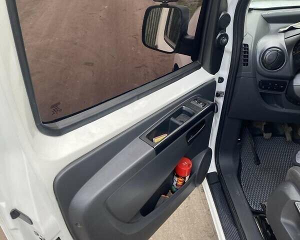 Білий Пежо Біппер вант.-пас., об'ємом двигуна 1.4 л та пробігом 306 тис. км за 4300 $, фото 1 на Automoto.ua