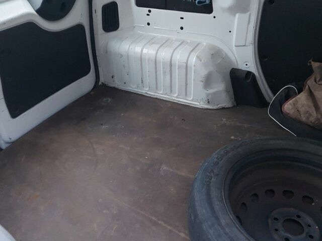 Білий Пежо Біппер вант.-пас., об'ємом двигуна 1.3 л та пробігом 280 тис. км за 4350 $, фото 2 на Automoto.ua