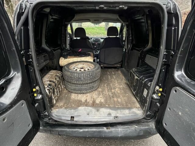 Черный Пежо Биппер груз.-пасс., объемом двигателя 1.4 л и пробегом 300 тыс. км за 2599 $, фото 7 на Automoto.ua