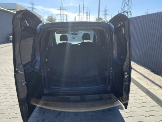 Черный Пежо Биппер груз.-пасс., объемом двигателя 1.4 л и пробегом 169 тыс. км за 5400 $, фото 7 на Automoto.ua