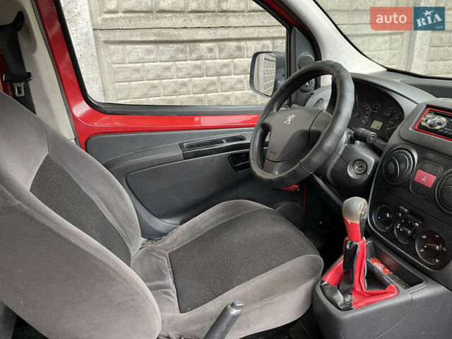 Красный Пежо Биппер груз.-пасс., объемом двигателя 1.4 л и пробегом 200 тыс. км за 2400 $, фото 9 на Automoto.ua