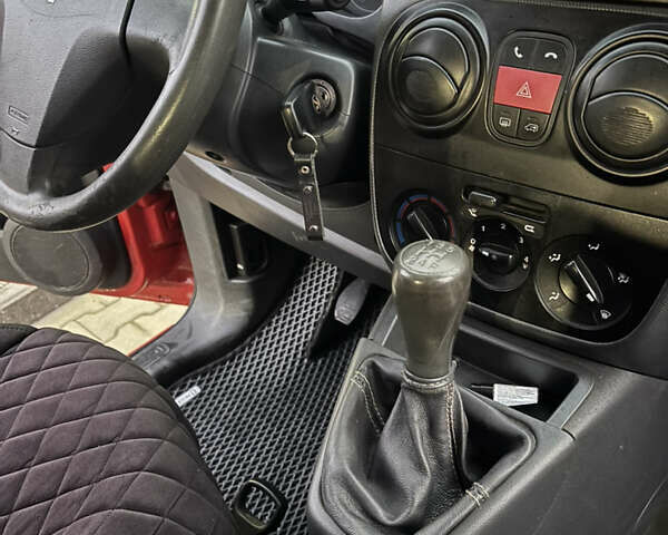 Пежо Биппер груз.-пасс. 2009 в Старом Самборе на Automoto.ua Красный Пежо Биппер груз.-пасс., объемом двигателя 1.4 л и пробегом 277 тыс. км за 4000 $, фото 6 на Automoto.ua