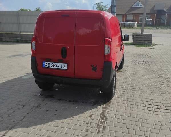 Красный Пежо Биппер груз.-пасс., объемом двигателя 1.4 л и пробегом 250 тыс. км за 4000 $, фото 2 на Automoto.ua