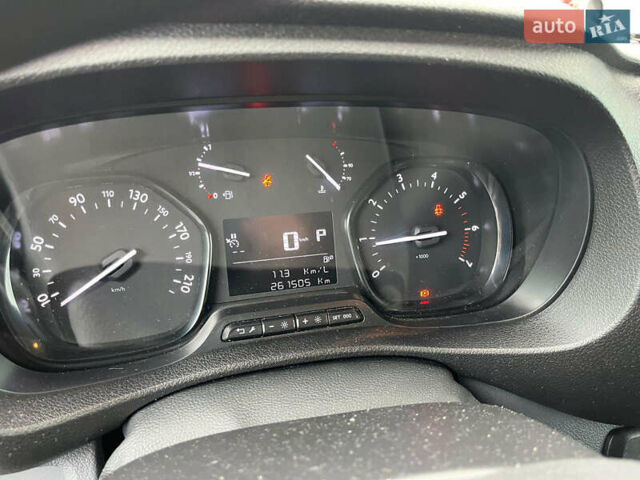 Белый Пежо Эксперт груз.-пасс., объемом двигателя 0 л и пробегом 260 тыс. км за 22800 $, фото 6 на Automoto.ua