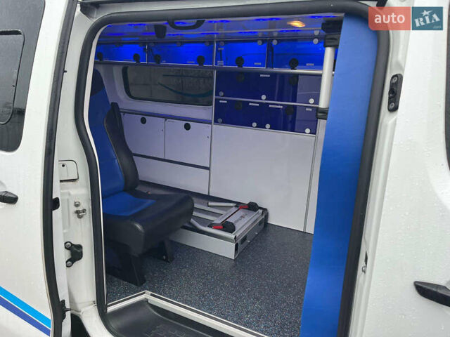 Белый Пежо Эксперт груз.-пасс., объемом двигателя 0 л и пробегом 260 тыс. км за 22800 $, фото 4 на Automoto.ua