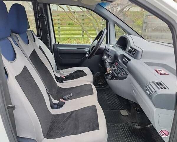 Белый Пежо Эксперт груз.-пасс., объемом двигателя 2 л и пробегом 485 тыс. км за 3800 $, фото 5 на Automoto.ua