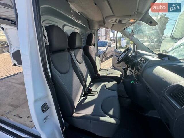 Белый Пежо Эксперт груз.-пасс., объемом двигателя 1.56 л и пробегом 437 тыс. км за 6900 $, фото 12 на Automoto.ua