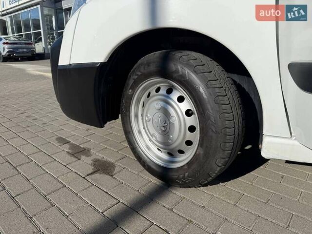 Белый Пежо Эксперт груз.-пасс., объемом двигателя 1.56 л и пробегом 437 тыс. км за 6900 $, фото 7 на Automoto.ua