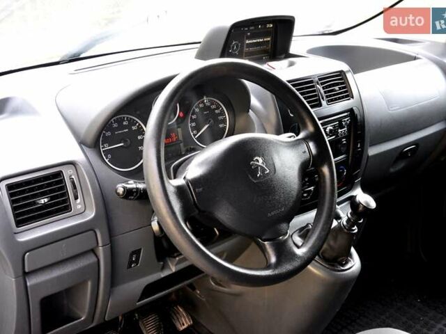 Белый Пежо Эксперт груз.-пасс., объемом двигателя 2 л и пробегом 240 тыс. км за 8999 $, фото 17 на Automoto.ua