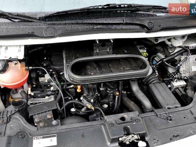 Белый Пежо Эксперт груз.-пасс., объемом двигателя 2 л и пробегом 240 тыс. км за 8999 $, фото 31 на Automoto.ua