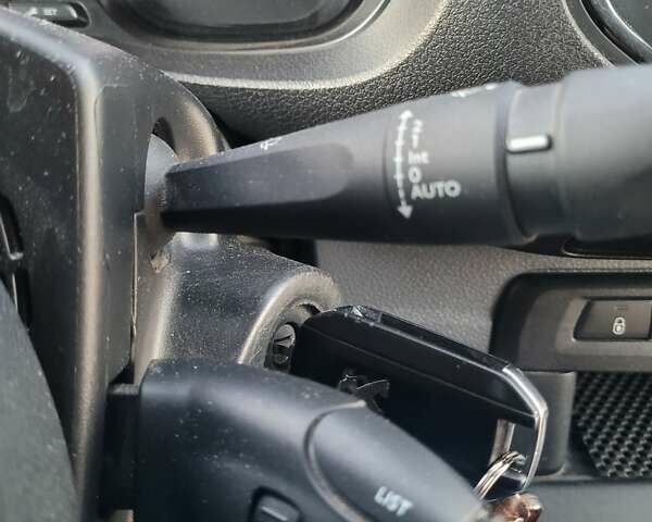 Белый Пежо Эксперт груз.-пасс., объемом двигателя 2 л и пробегом 264 тыс. км за 16500 $, фото 14 на Automoto.ua