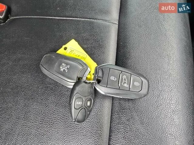 Белый Пежо Эксперт груз.-пасс., объемом двигателя 2 л и пробегом 170 тыс. км за 16499 $, фото 37 на Automoto.ua