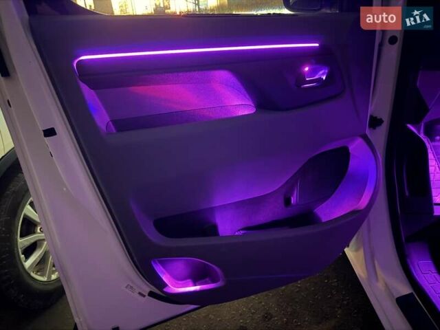 Белый Пежо Эксперт груз.-пасс., объемом двигателя 1.5 л и пробегом 165 тыс. км за 16450 $, фото 60 на Automoto.ua