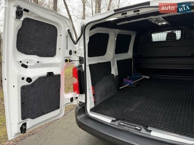 Белый Пежо Эксперт груз.-пасс., объемом двигателя 1.5 л и пробегом 165 тыс. км за 16450 $, фото 54 на Automoto.ua