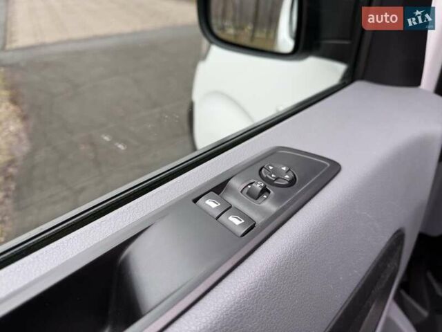 Белый Пежо Эксперт груз.-пасс., объемом двигателя 1.5 л и пробегом 165 тыс. км за 16450 $, фото 39 на Automoto.ua